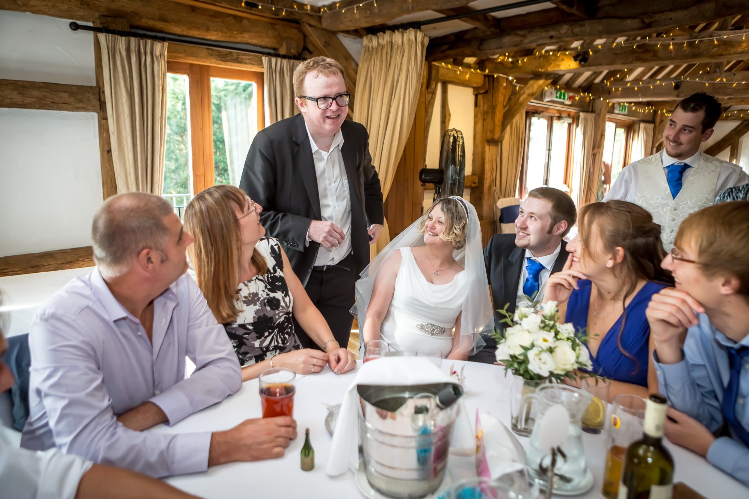 Wedding-magician-table