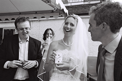 Bride-reacts-to-close-up-magic